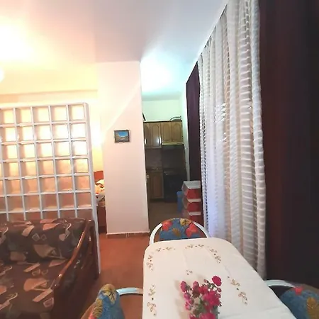 Apartament Near The Sea In Golem For 5 Persons Appartamento