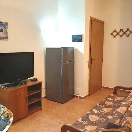 Apartament Near The Sea In Golem For 5 Persons